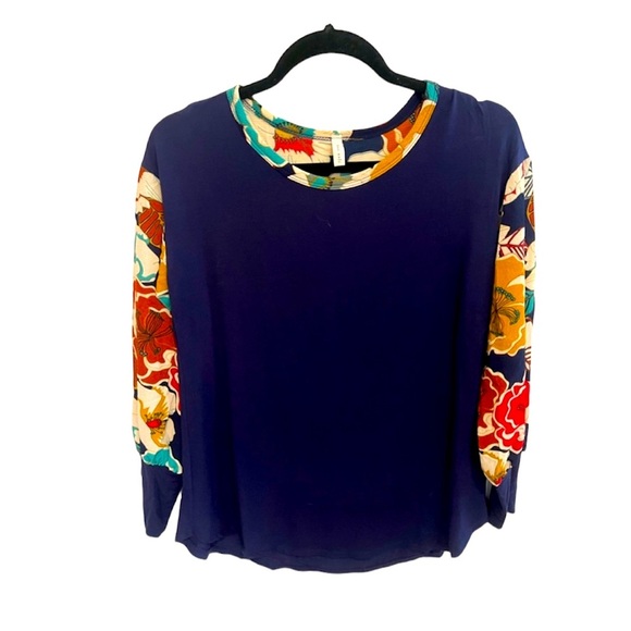 Mai Soli Floral along Sleeve Top Size Small - Picture 2 of 5